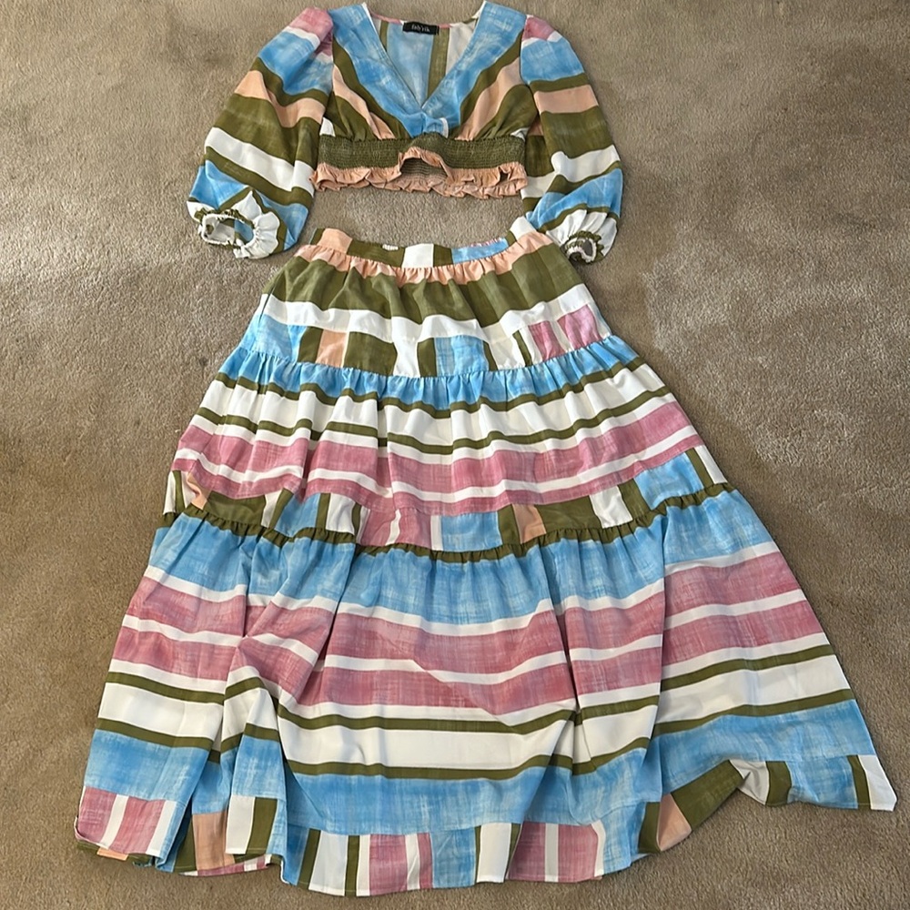 Top/skirt set from Fab’rik size large very colorful, chic and comfortable